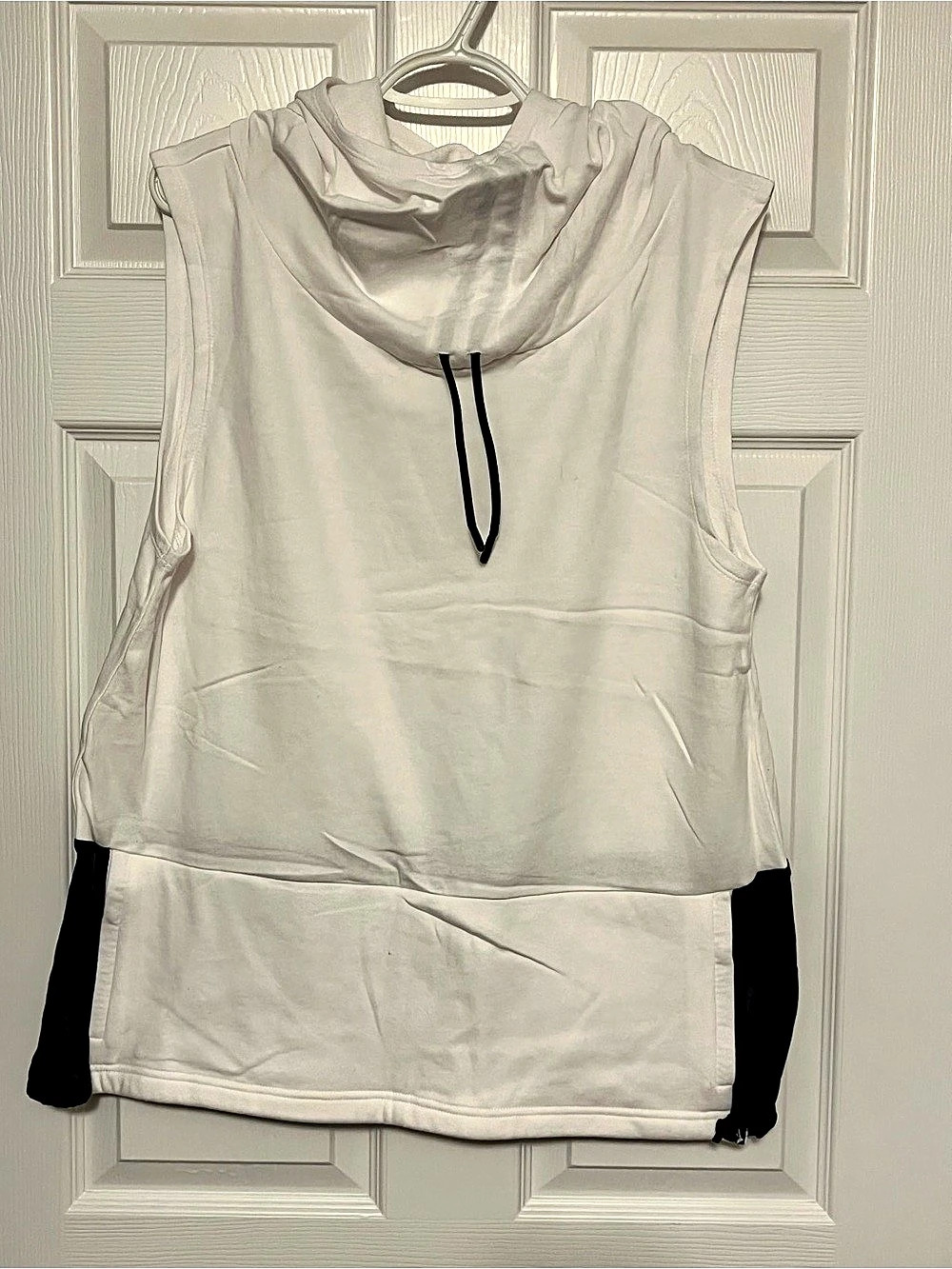 NWT Fabletics Eirenne Pullover Color Block White & Black